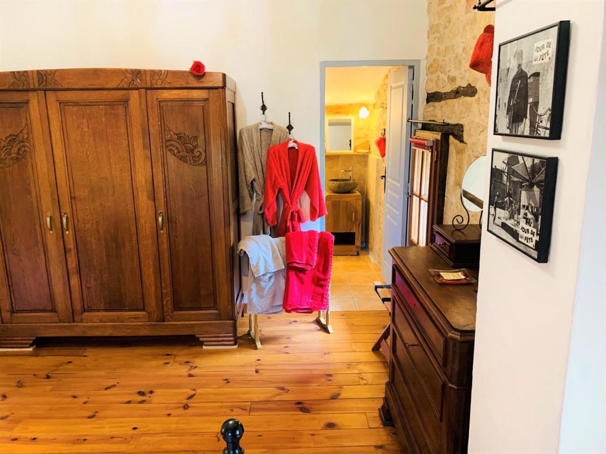 Отель Ferme De Tayac - Charme Avec Pool Les Eyzies Экстерьер фото