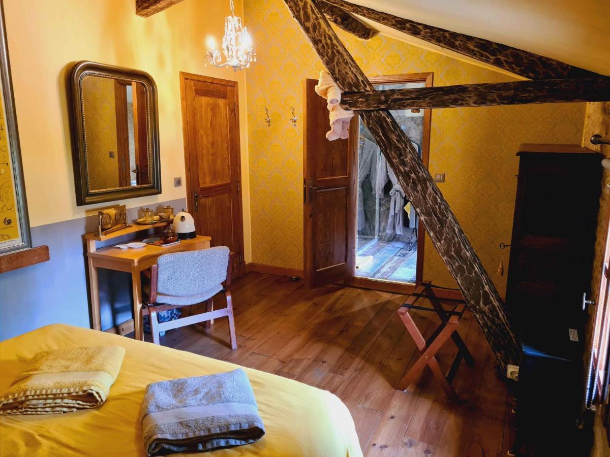 Отель Ferme De Tayac - Charme Avec Pool Les Eyzies Экстерьер фото